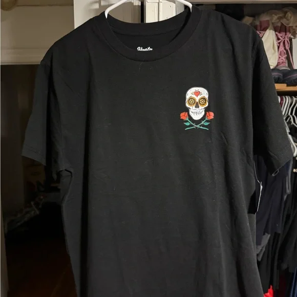 Colorful Skull Graphic T-Shirt - Picture 4 of 4